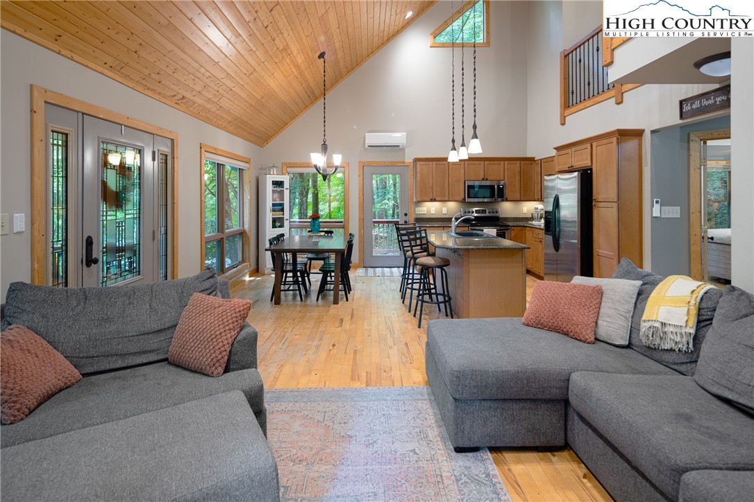 481 Silverleaf Road Zionville, NC 28698 - Photo 6 of 35