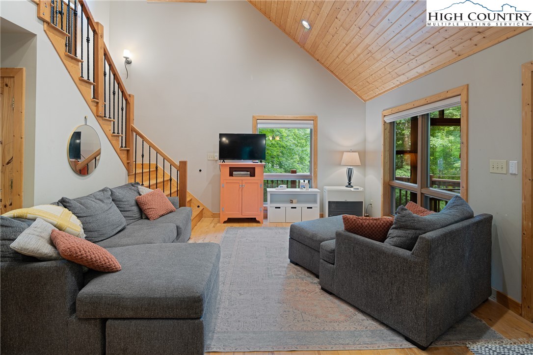 481 Silverleaf Road Zionville, NC 28698 - Photo 7 of 35