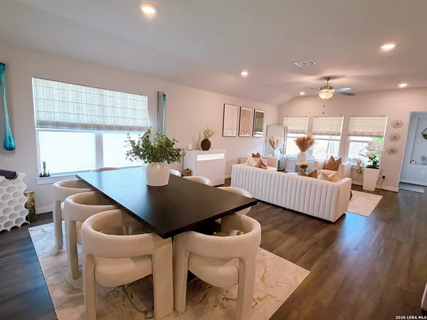 $2,400 | 3834 Glenloch Way, Converse, TX 78109