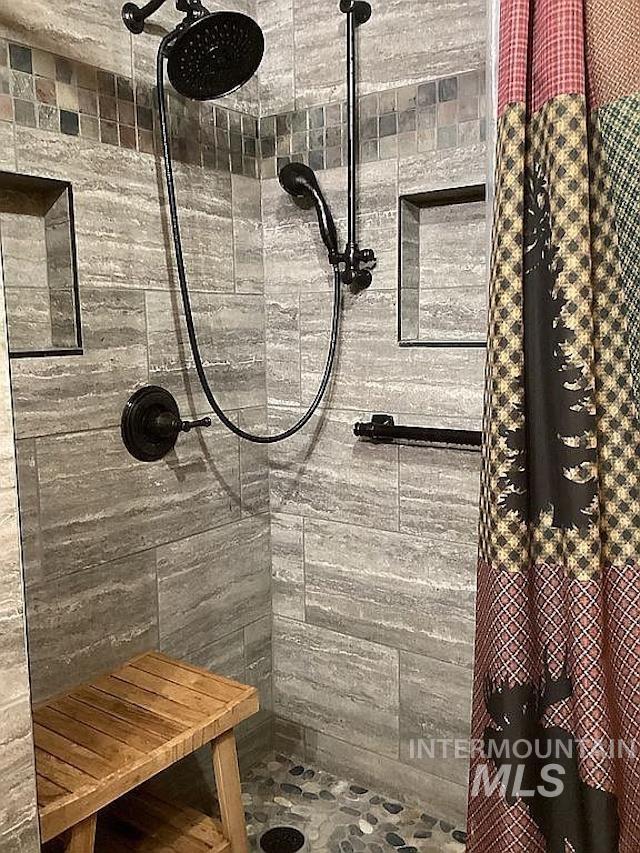 1000 Pardee Road Kamiah, ID 83536 - Photo 33 of 50 Shower with dark bronze fixtures, including a rain shower head and handheld sprayer