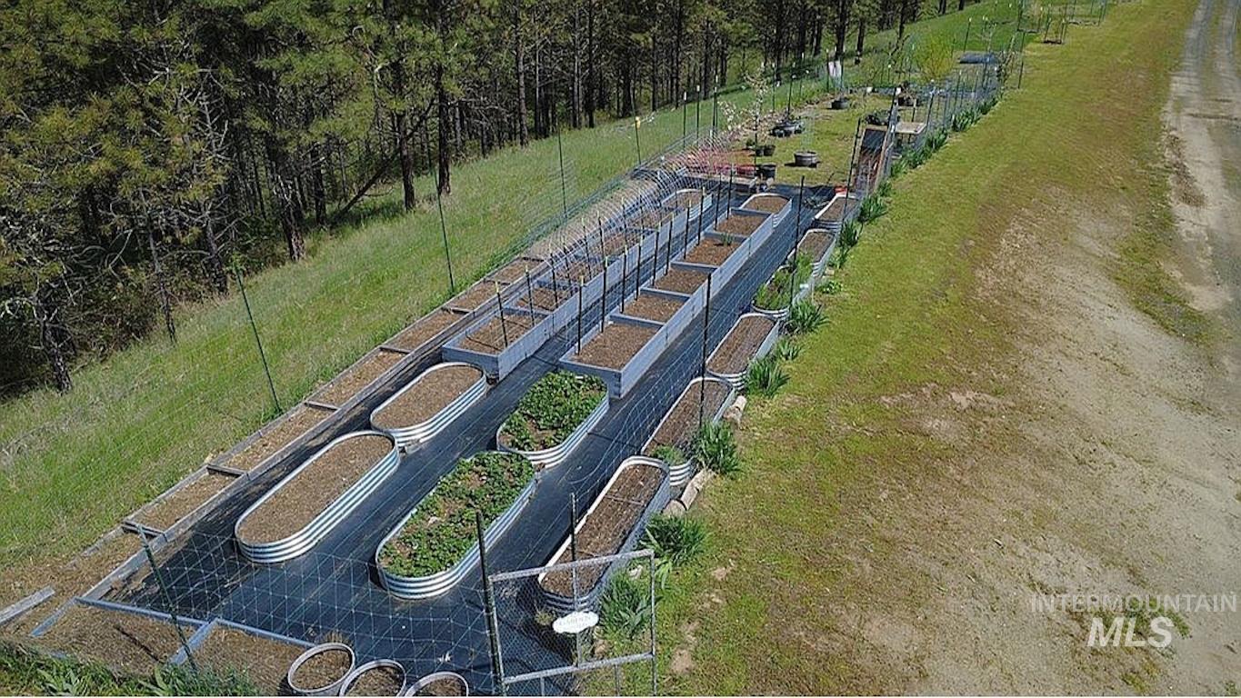 1000 Pardee Road Kamiah, ID 83536 - Photo 38 of 50 Expansive garden area featuring multiple galvanized steel raised garden beds