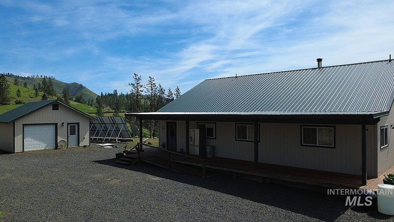 1000 Pardee Road Kamiah, ID 83536 - Photo 48 of 50 Ranch-style residence featuring a metal roof, extended covered front porch, and gravel driveway