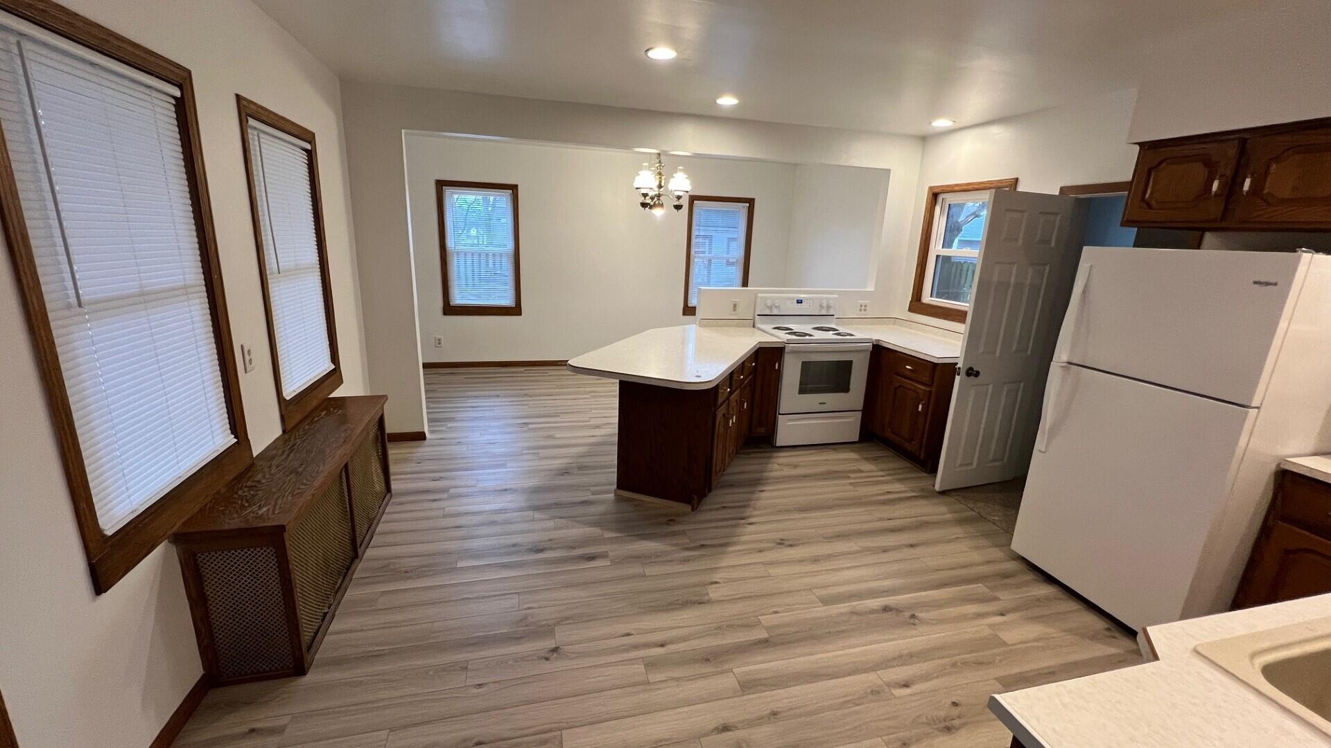 1401 Columbus Street Manitowoc, WI 54220 - Photo 2 of 13 Kitchen