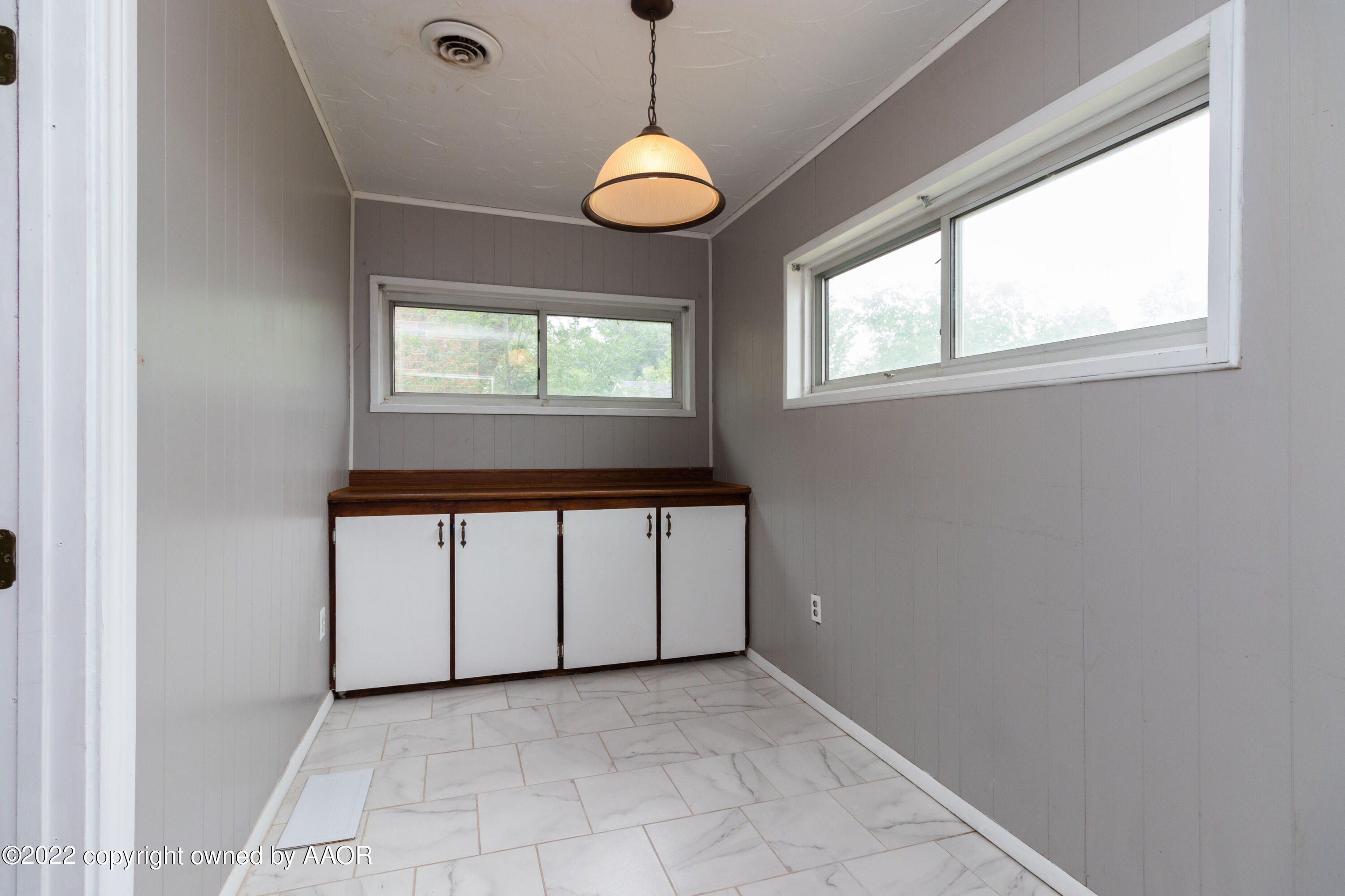 4633 South Hayden Street Amarillo, TX 79110 - Photo 10 of 20 a view of entryway with window and chandelier fan