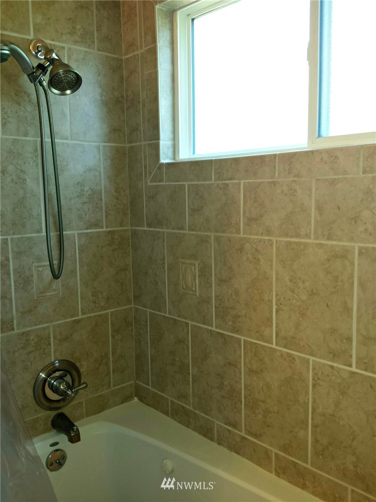 17615 Brook Boulevard Bothell, WA 98012 - Photo 13 of 23