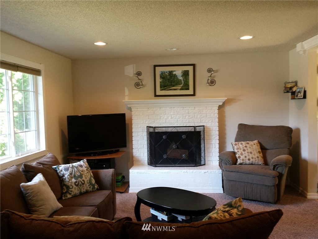 17615 Brook Boulevard Bothell, WA 98012 - Photo 5 of 23