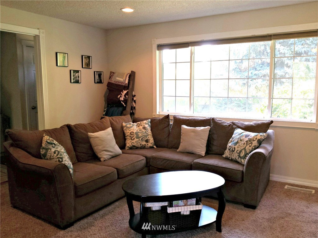 17615 Brook Boulevard Bothell, WA 98012 - Photo 6 of 23