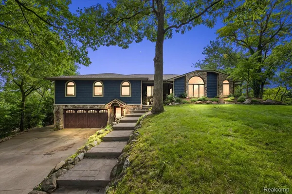 $1,000,000 | 7291 Parkwood Drive, Fenton, MI 48430