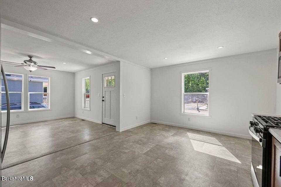 395 Cheshire Road, Unit 104 Pittsfield, MA 01201 - Photo 9 of 22 Dining Area
