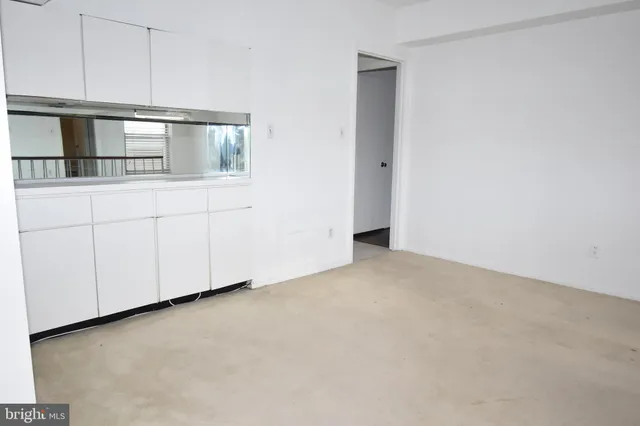 a view of empty room with window