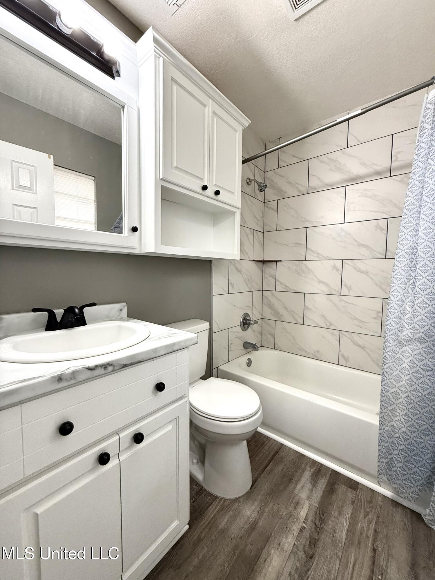 10312 Kevin Drive Moss Point, MS 39562 - Photo 19 of 19 Primary Bath