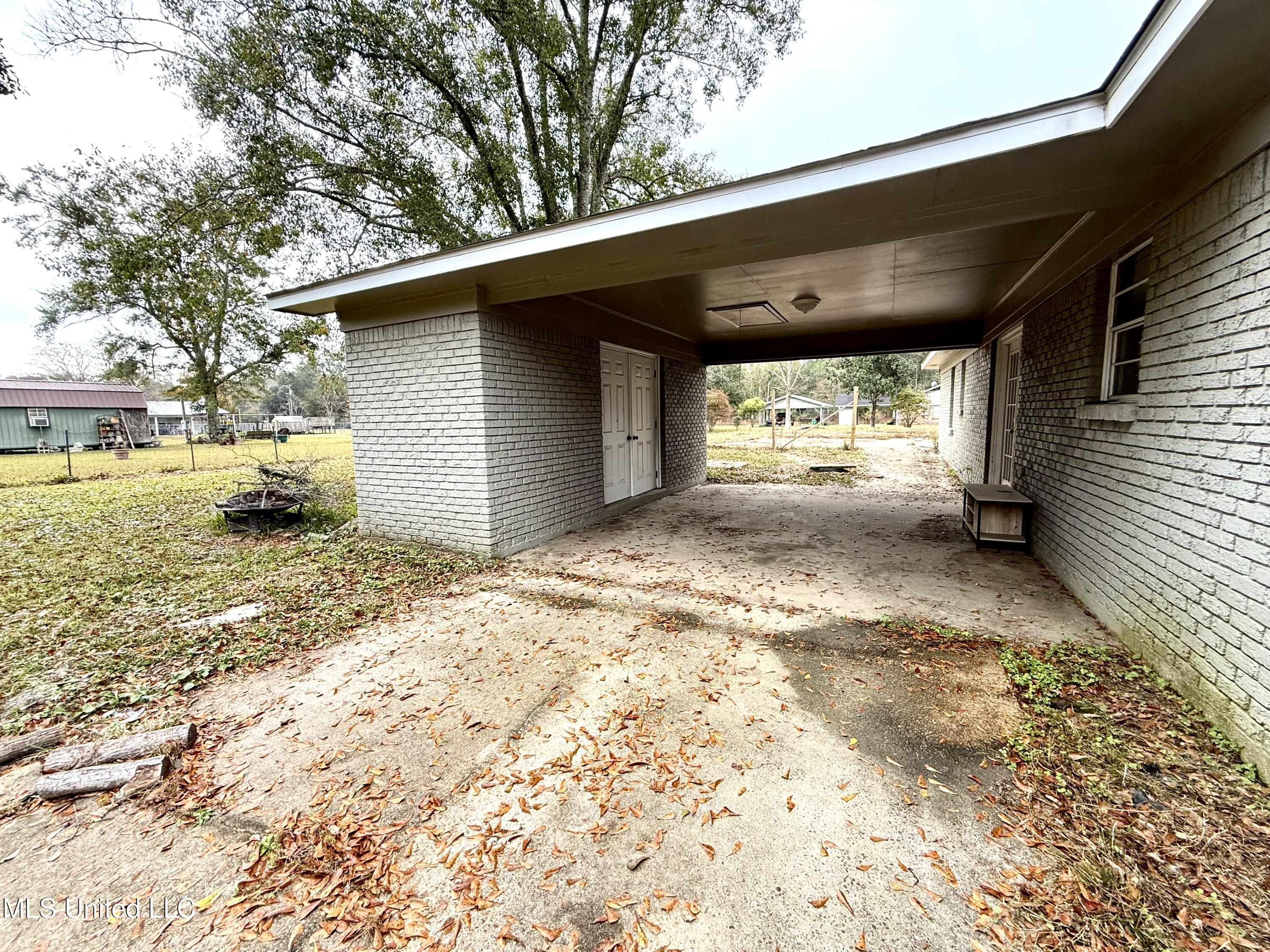 10312 Kevin Drive Moss Point, MS 39562 - Photo 4 of 19 Carport