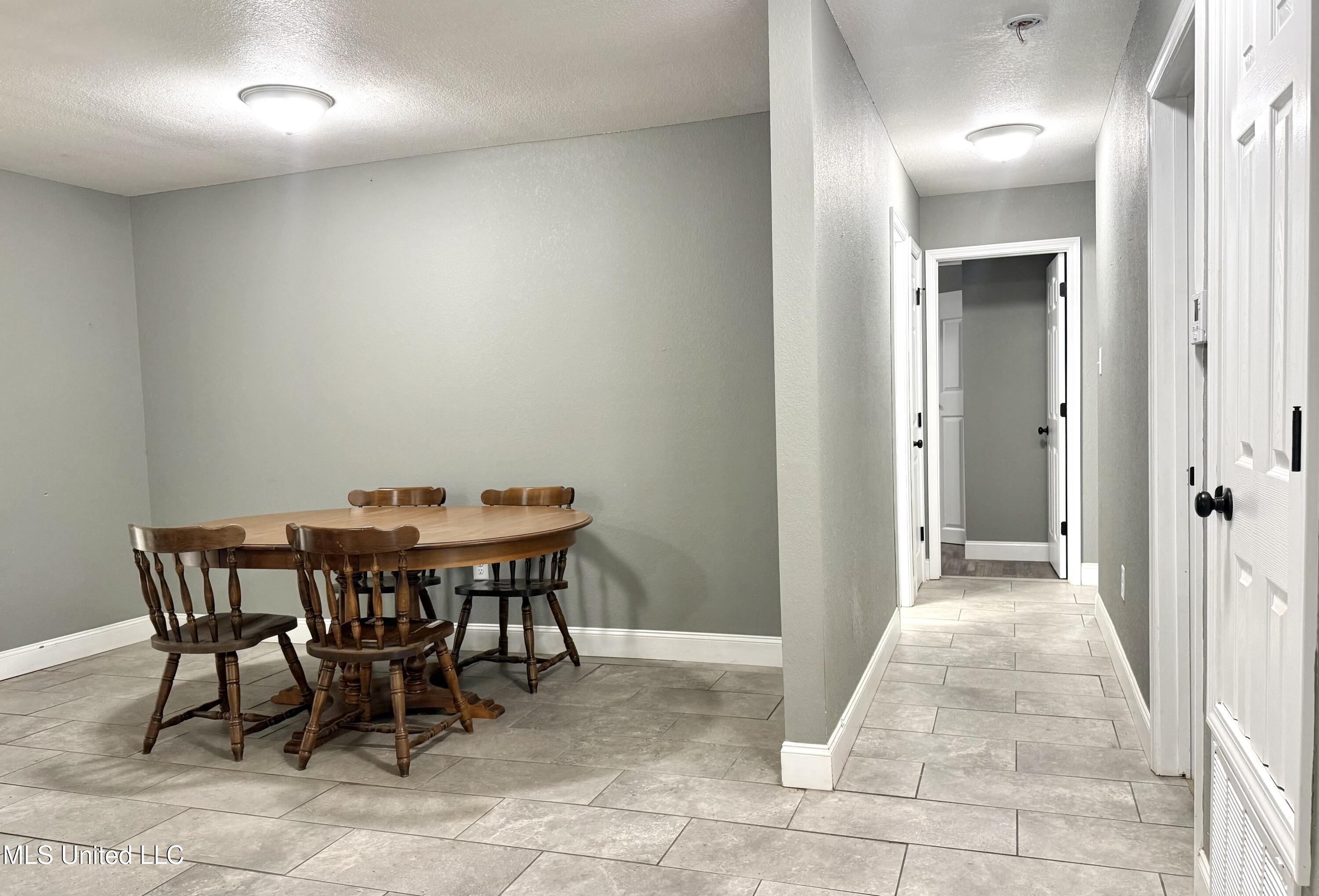 10312 Kevin Drive Moss Point, MS 39562 - Photo 10 of 19 Breakfast area