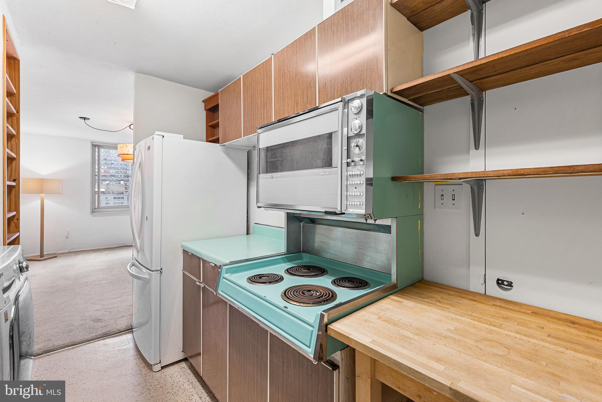 1919 Chestnut Street, Unit 202324 Philadelphia, PA 19103 - Photo 21 of 38 a kitchen with a stove and a refrigerator