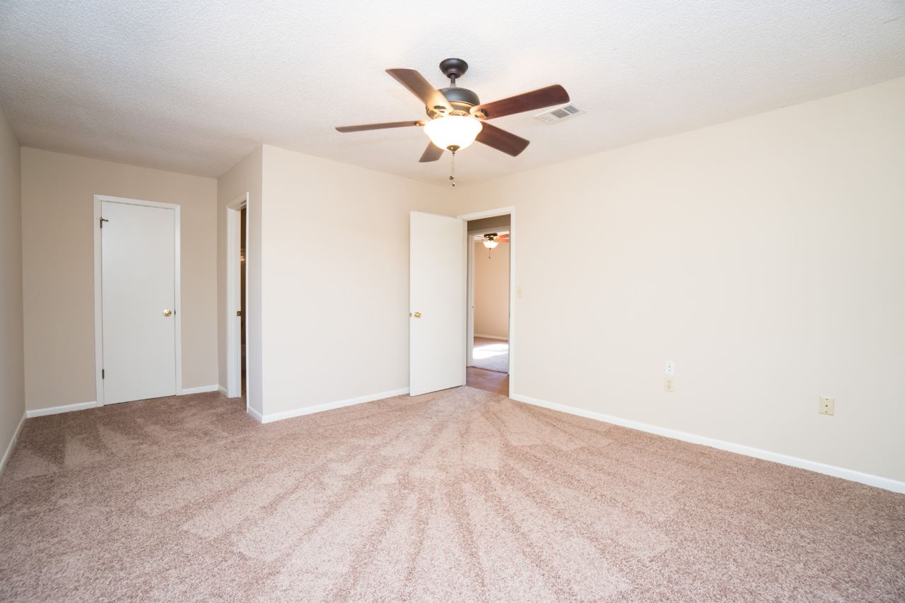 635 East Gate Circle Foley, AL 36535 - Photo 11 of 22