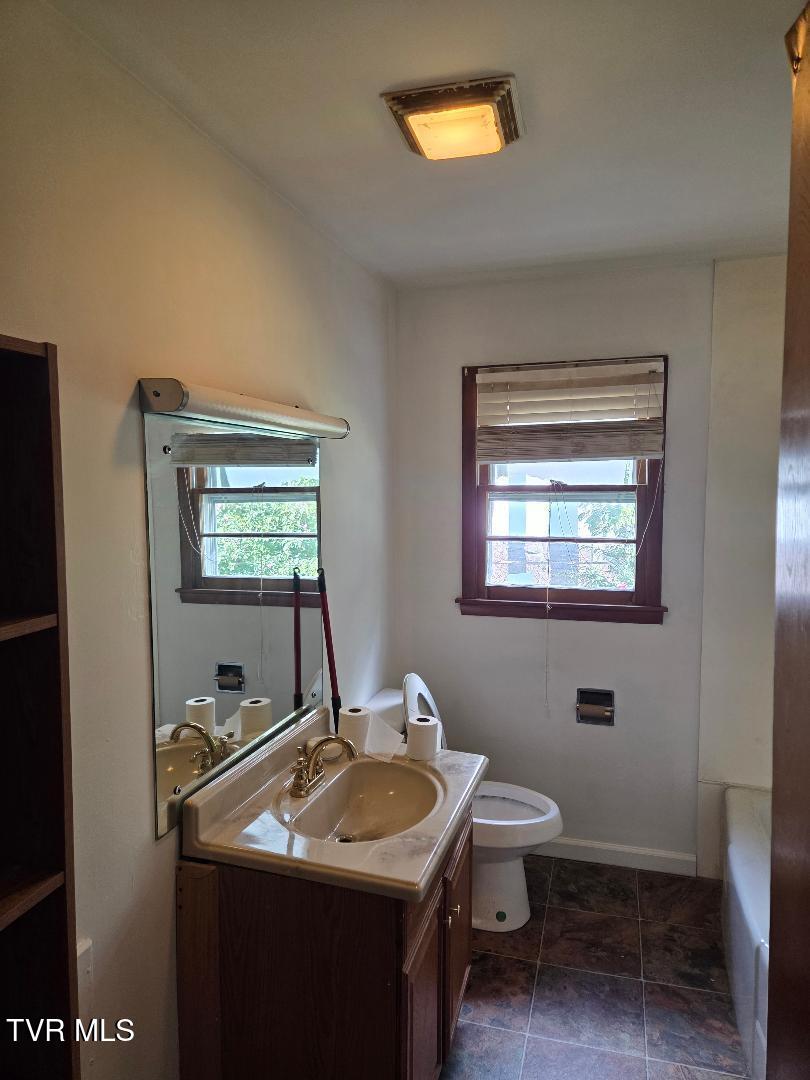 122 Dennis Cove Road Hampton, TN 37658 - Photo 13 of 17 Bath