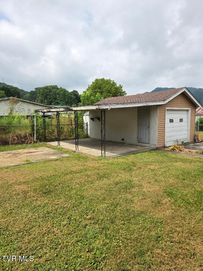 122 Dennis Cove Road Hampton, TN 37658 - Photo 14 of 17 Carport