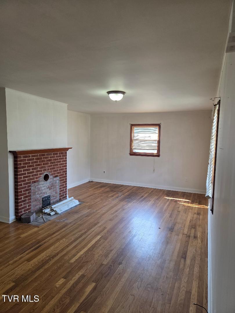 122 Dennis Cove Road Hampton, TN 37658 - Photo 5 of 17 Living Room