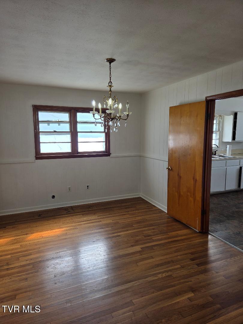 122 Dennis Cove Road Hampton, TN 37658 - Photo 7 of 17 Dining