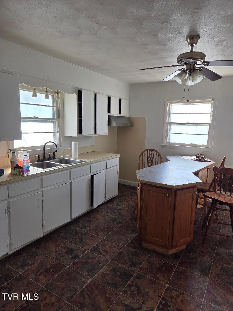 122 Dennis Cove Road Hampton, TN 37658 - Photo 8 of 17 kitchen