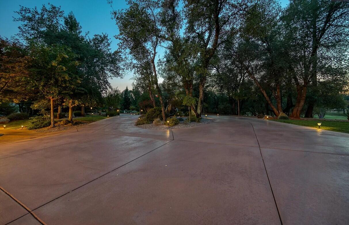 13497 Tierra Heights Road Redding, CA 96003 - Photo 3 of 20 Screenshot 2025-12-01 040606