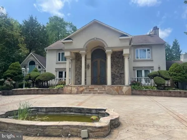 a view of a house with a small yard and plants