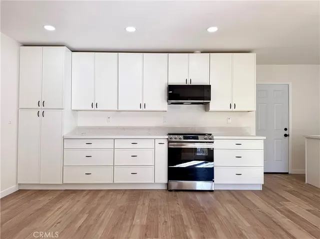 $3,600 | 18754 Cohasset Street, Reseda, CA 91335