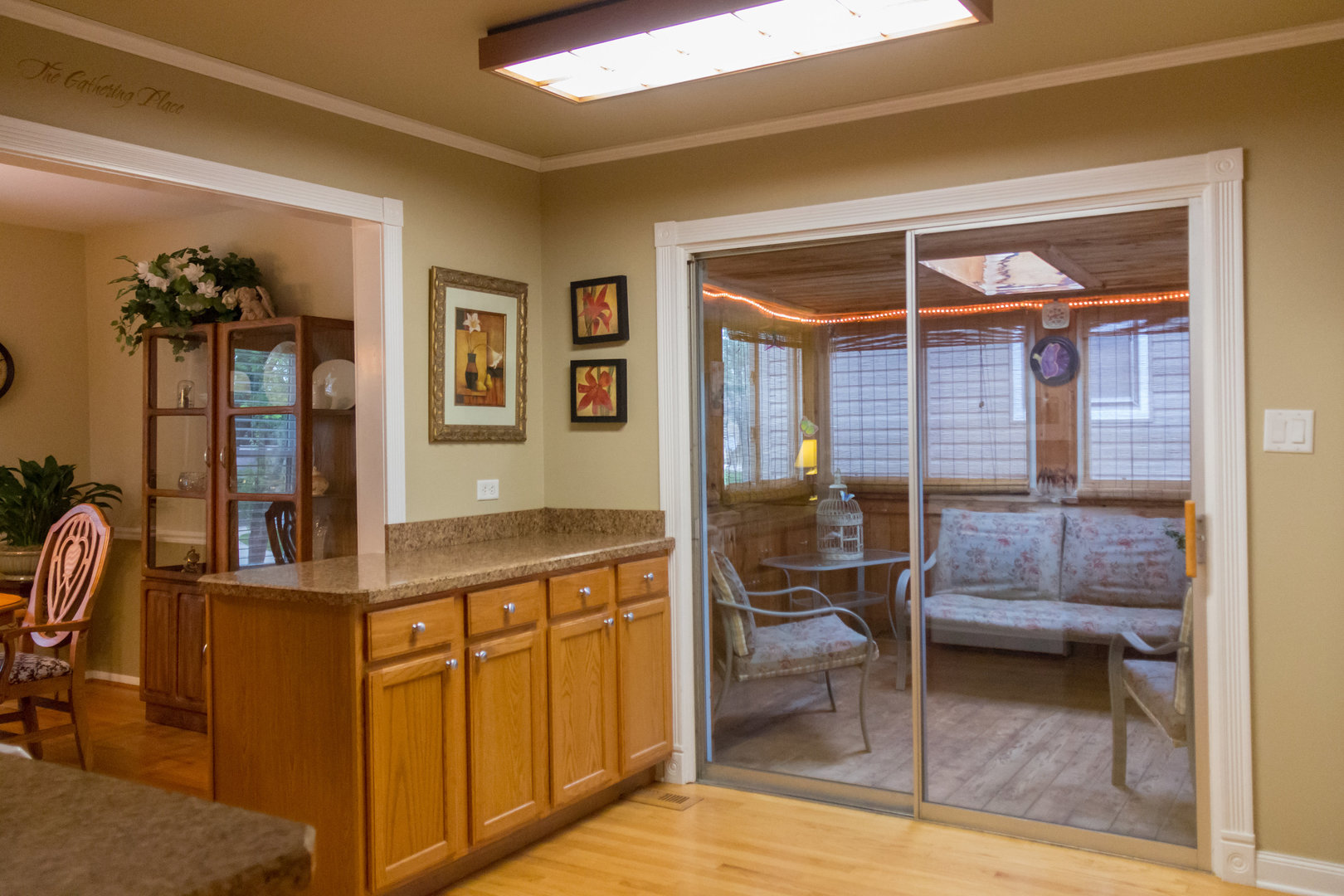 15254 Arroyo Drive Oak Forest, IL 60452 - Photo 12 of 39 a room with two chair and view of living room