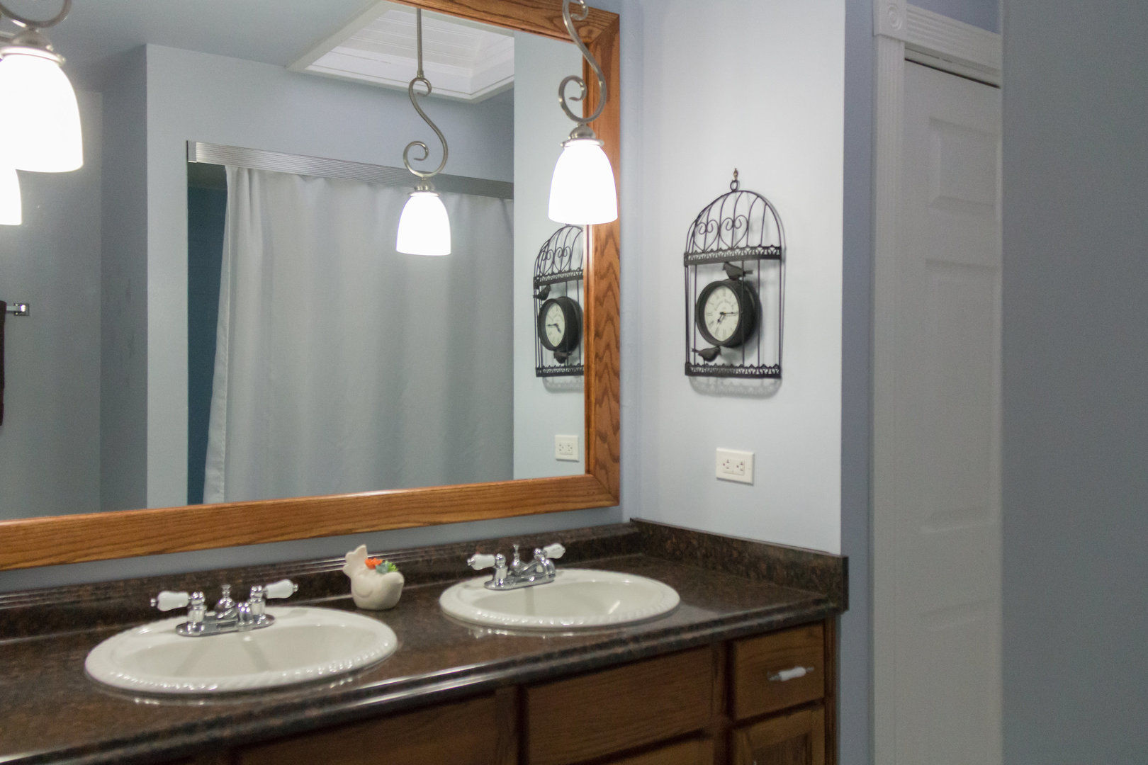 15254 Arroyo Drive Oak Forest, IL 60452 - Photo 15 of 39 a bathroom with a granite countertop sink and a mirror