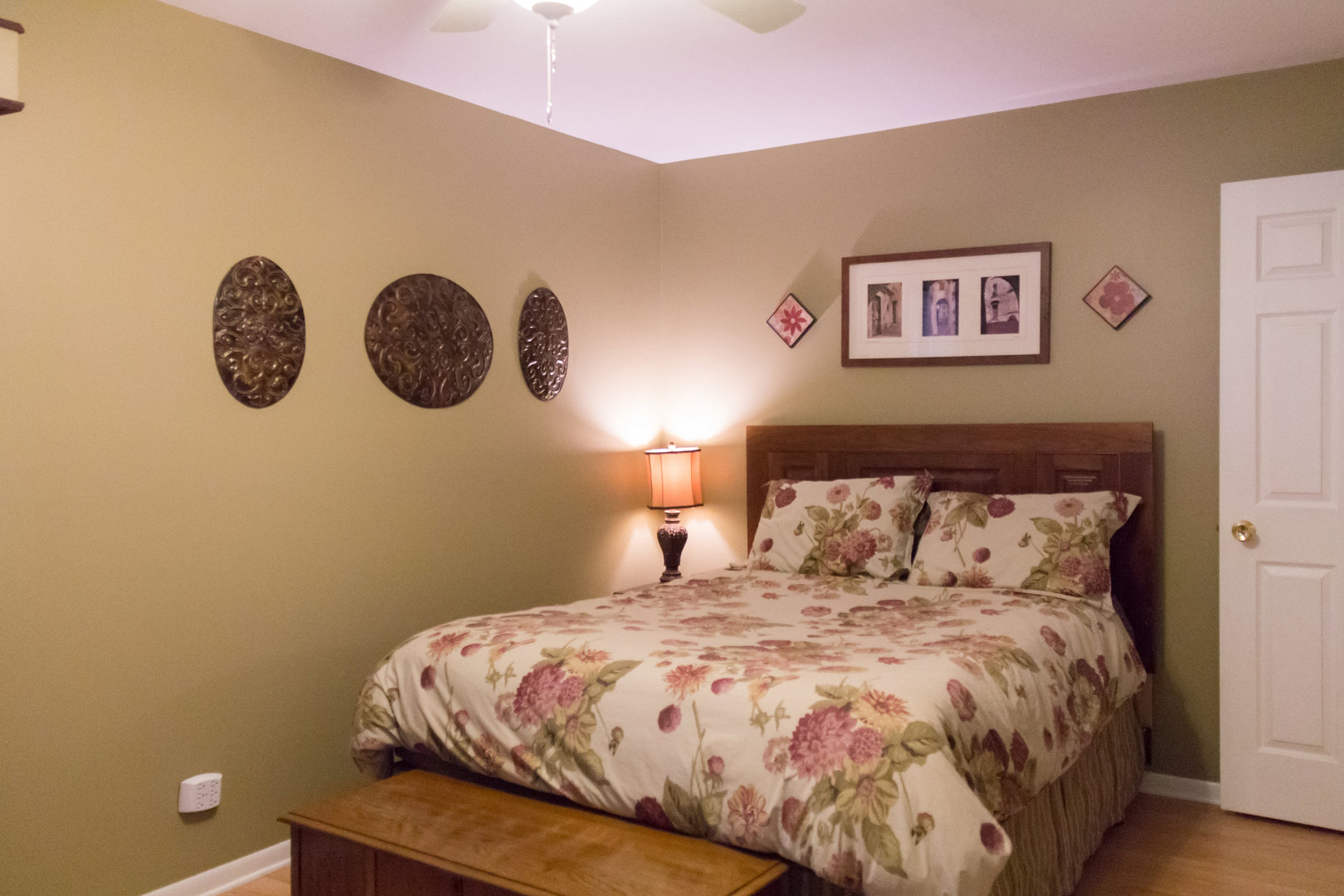 15254 Arroyo Drive Oak Forest, IL 60452 - Photo 16 of 39 a bedroom with a bed and painting on the wall