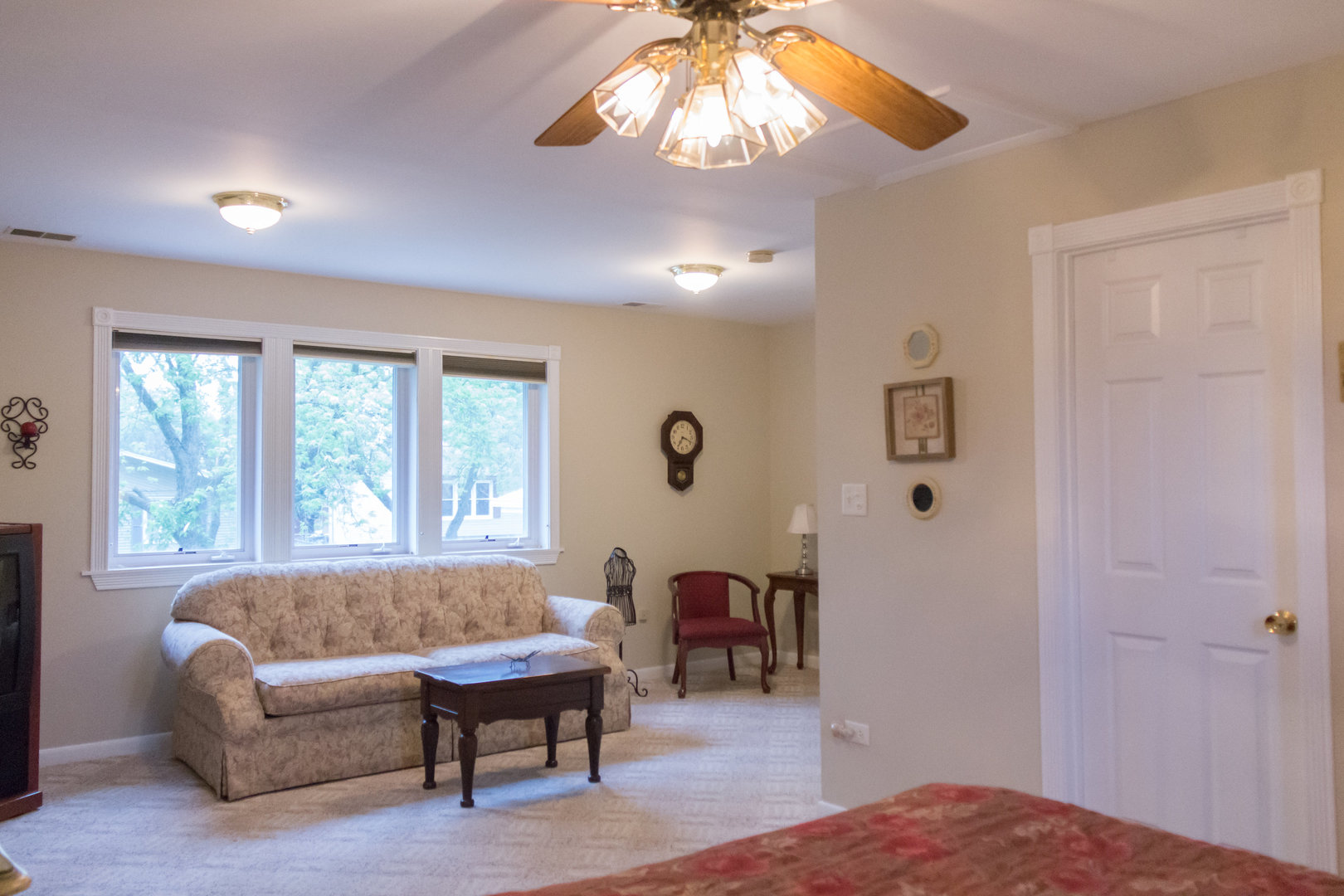 15254 Arroyo Drive Oak Forest, IL 60452 - Photo 20 of 39 a living room with furniture and a large window