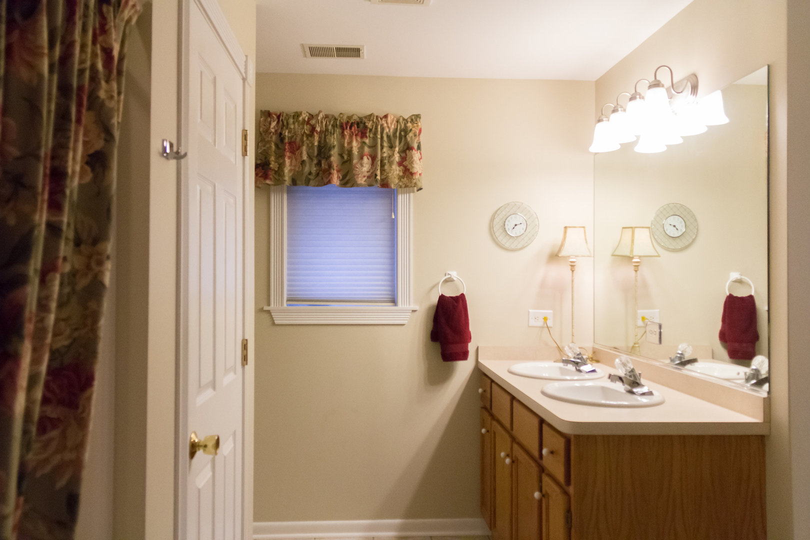 15254 Arroyo Drive Oak Forest, IL 60452 - Photo 24 of 39 a bathroom with a sink and mirror with toilet