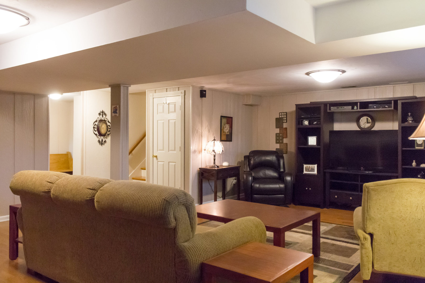 15254 Arroyo Drive Oak Forest, IL 60452 - Photo 29 of 39 a living room with furniture a dining table and chairs