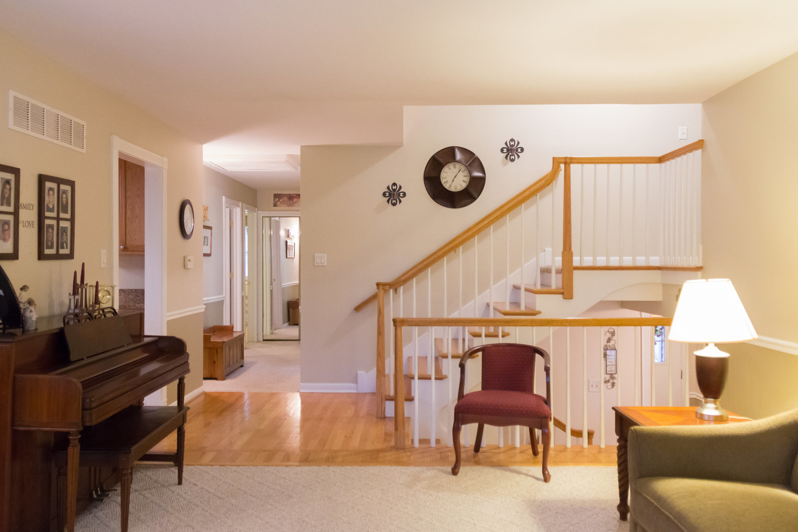 15254 Arroyo Drive Oak Forest, IL 60452 - Photo 3 of 39 a living room with furniture and a wooden floor