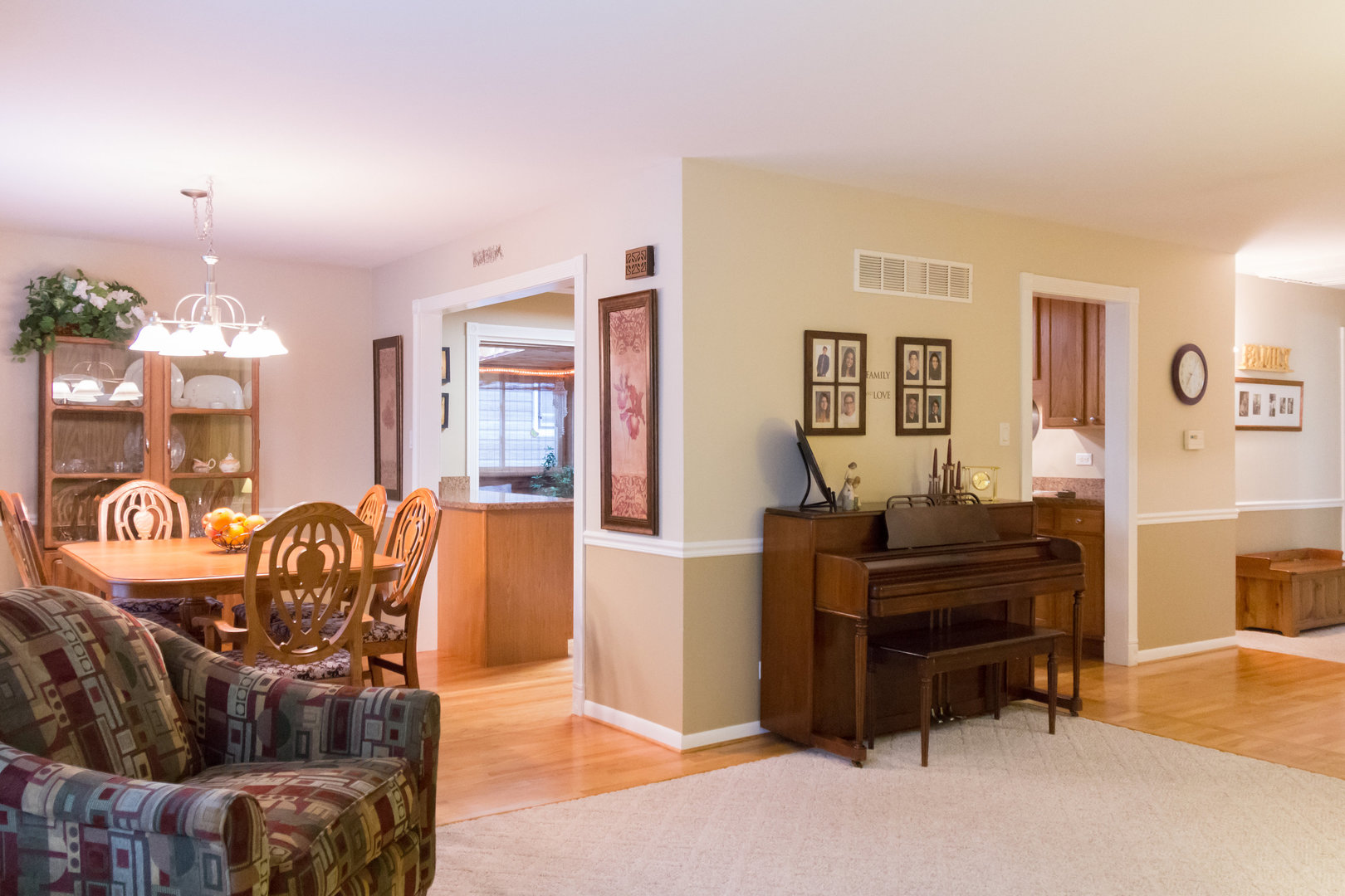 15254 Arroyo Drive Oak Forest, IL 60452 - Photo 5 of 39 a living room with furniture and a piano