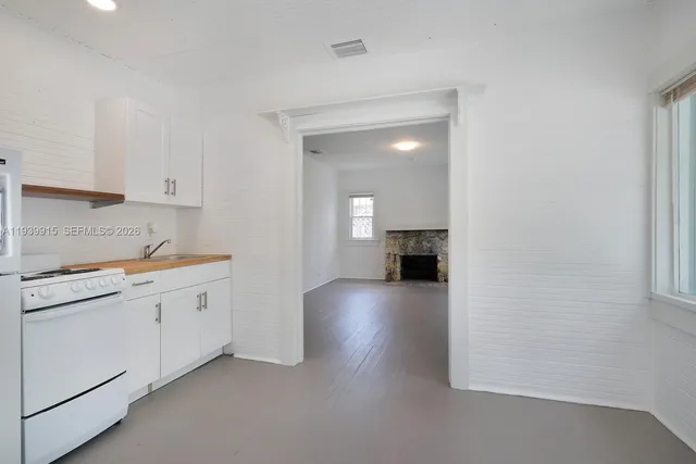 $1,400,000 | 3660 Poinciana Avenue, Coconut Grove, FL 33133