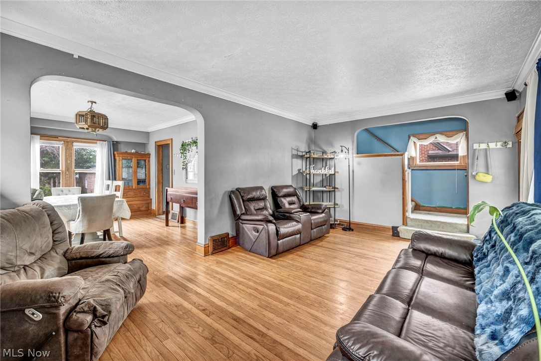 6802 Ackley Road Parma, OH 44129 - Photo 7 of 18