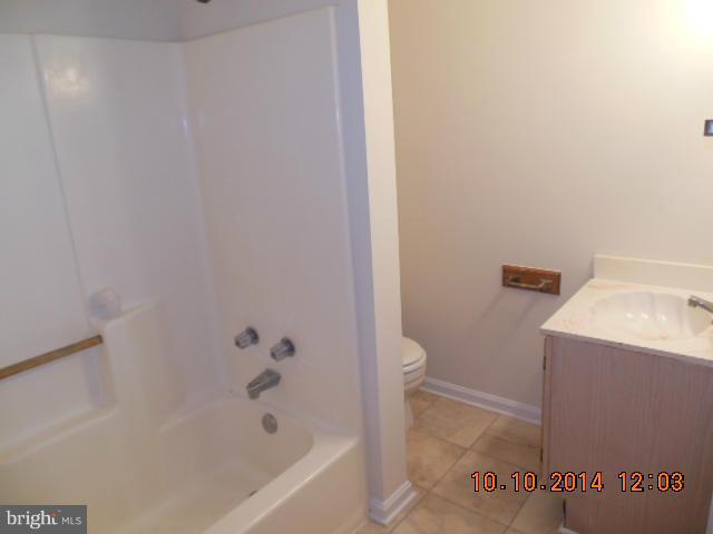 205 Berea Church Road Fredericksburg, VA 22406 - Photo 14 of 23 a bathroom with a bathtub and toilet