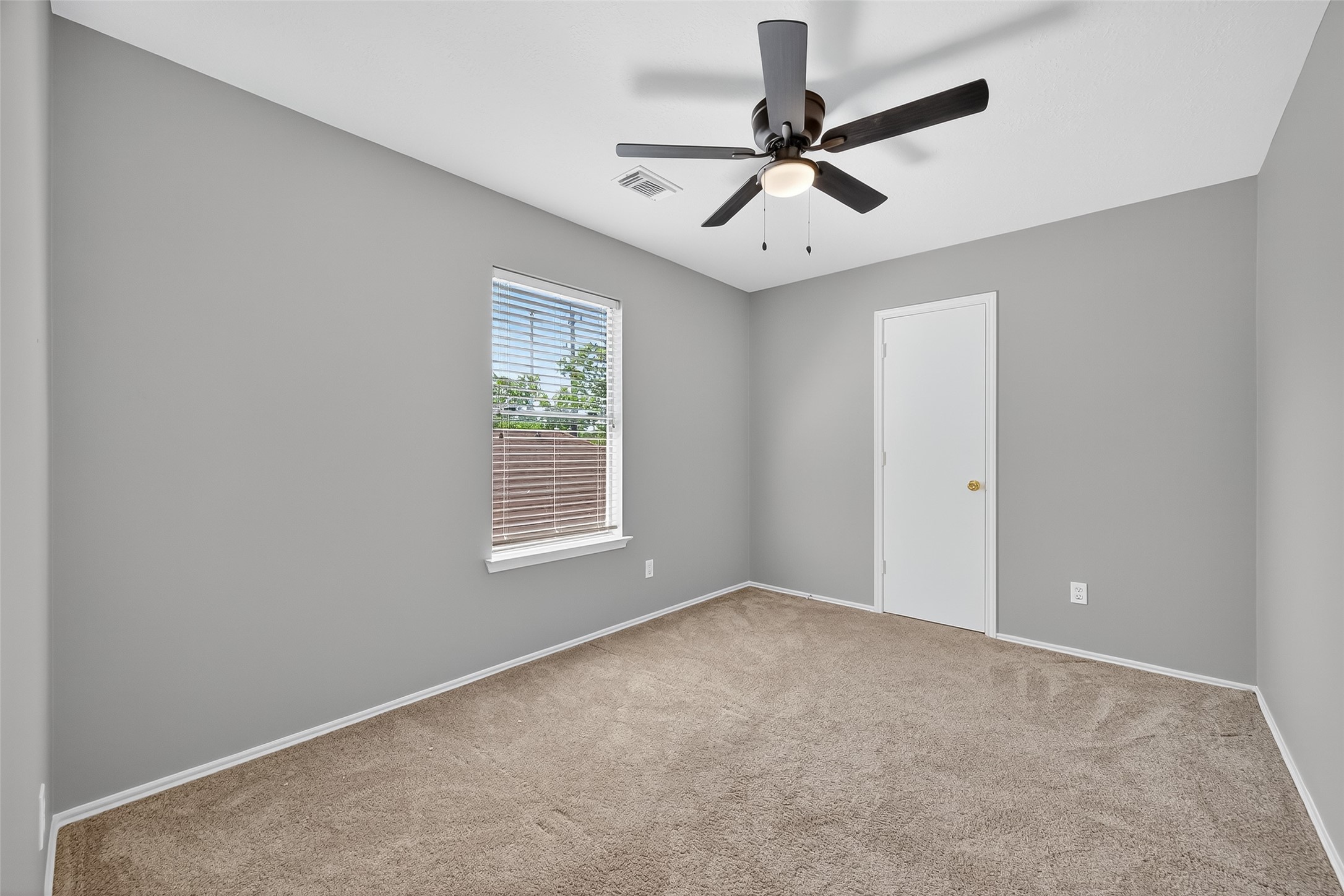 1107 Pennygent Lane Channelview, TX 77530 - Photo 17 of 40 an empty room with a ceiling fan and windows