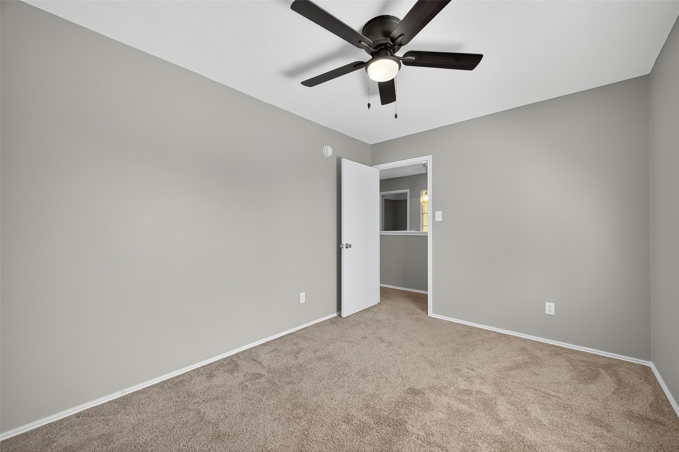 1107 Pennygent Lane Channelview, TX 77530 - Photo 18 of 40 an empty room with a ceiling fan