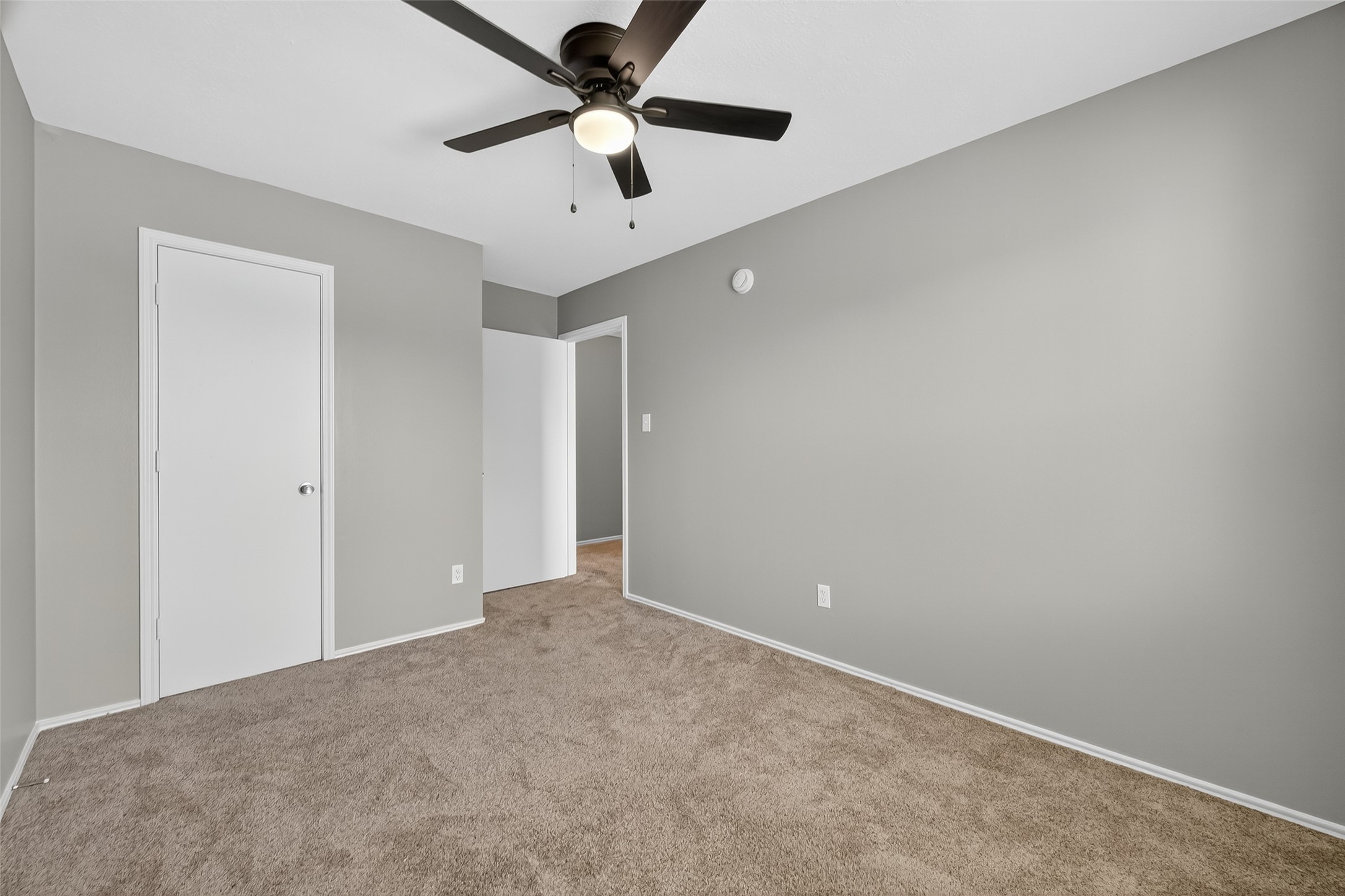 1107 Pennygent Lane Channelview, TX 77530 - Photo 22 of 40 an empty room with a ceiling fan and a fan