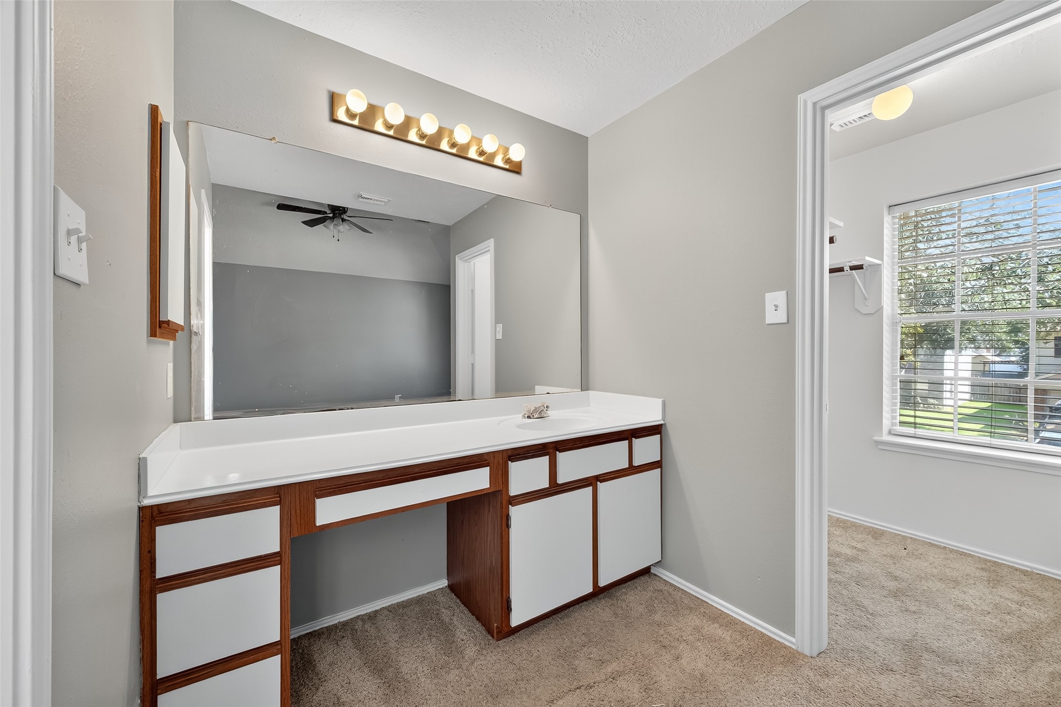 1107 Pennygent Lane Channelview, TX 77530 - Photo 29 of 40 a room with a table and a mirror