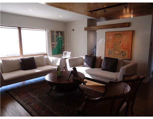 2540 Mt Royal Road Pittsburgh, PA 15217 - Photo 5 of 18 Living Room.