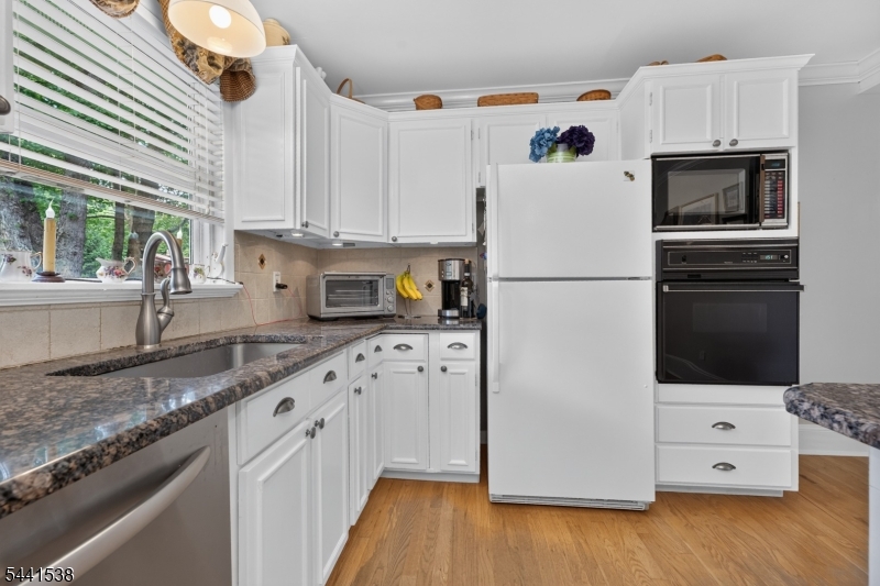 653 Foothill Road Bridgewater, NJ 08807 - Photo 14 of 41