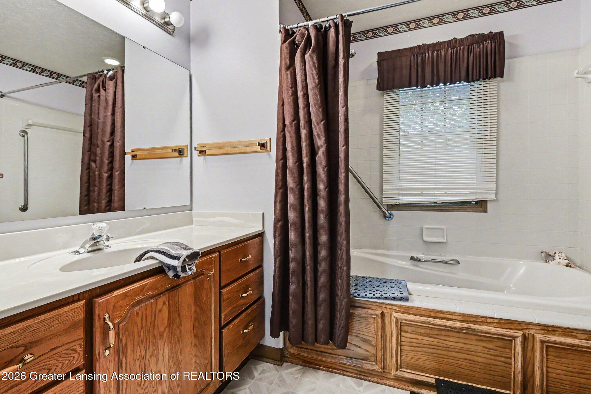 2380 Barnsbury Road East Lansing, MI 48823 - Photo 20 of 30 020_file_5879