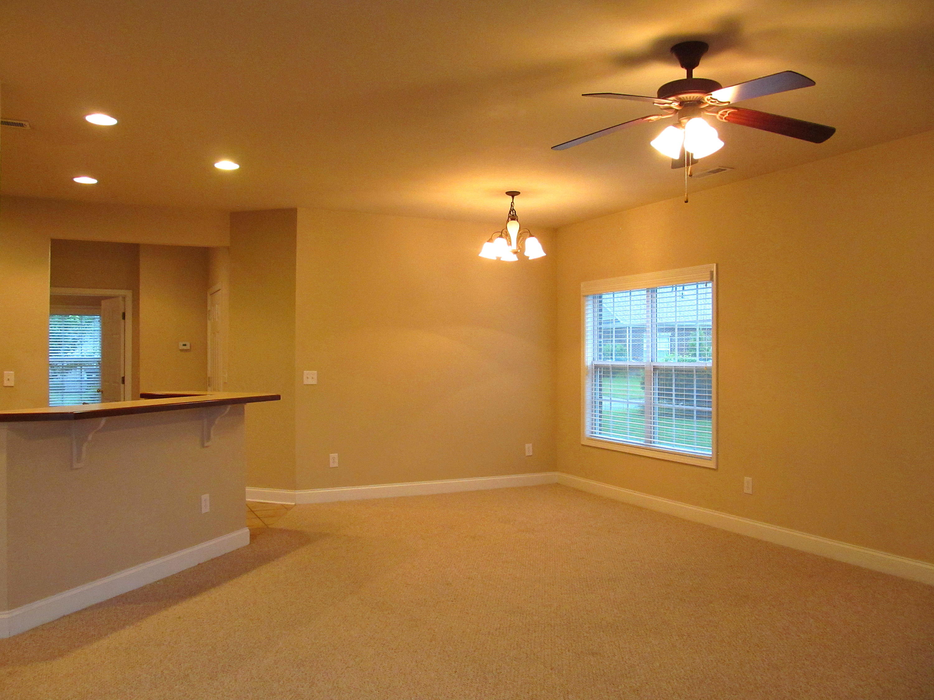148 Hardinberry Street Oak Ridge, TN 37830 - Photo 5 of 39 Living room