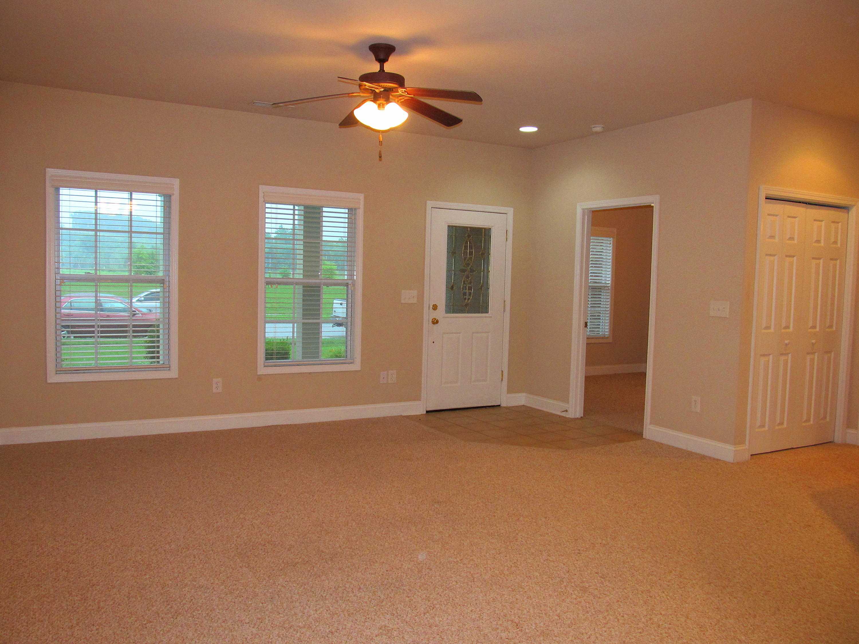 148 Hardinberry Street Oak Ridge, TN 37830 - Photo 6 of 39 Living room