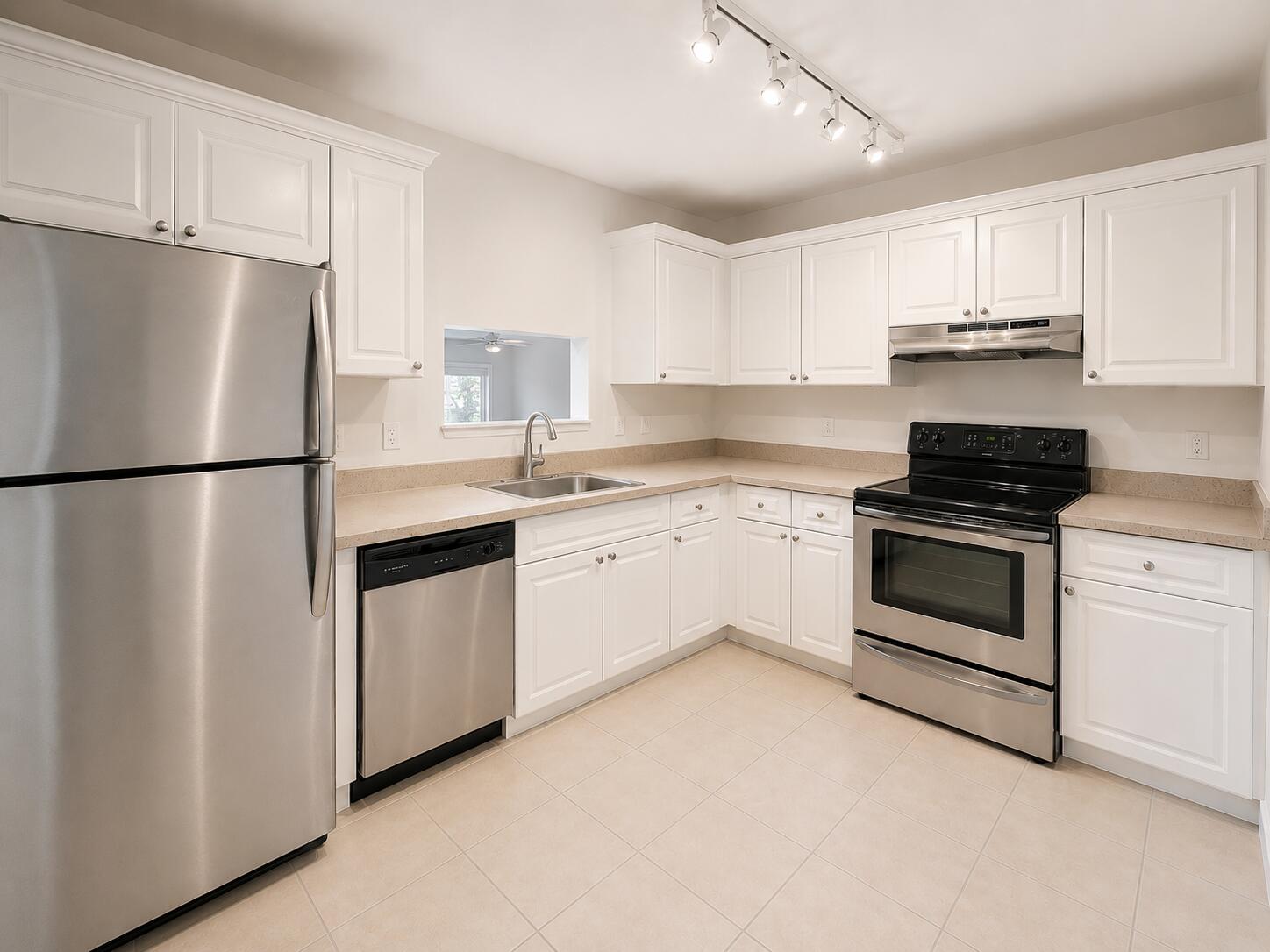 711 North Pine Island Road, Unit 204 Plantation, FL 33324 - Photo 3 of 14 C8922160-F793-417C-AF21-1F65CD068155