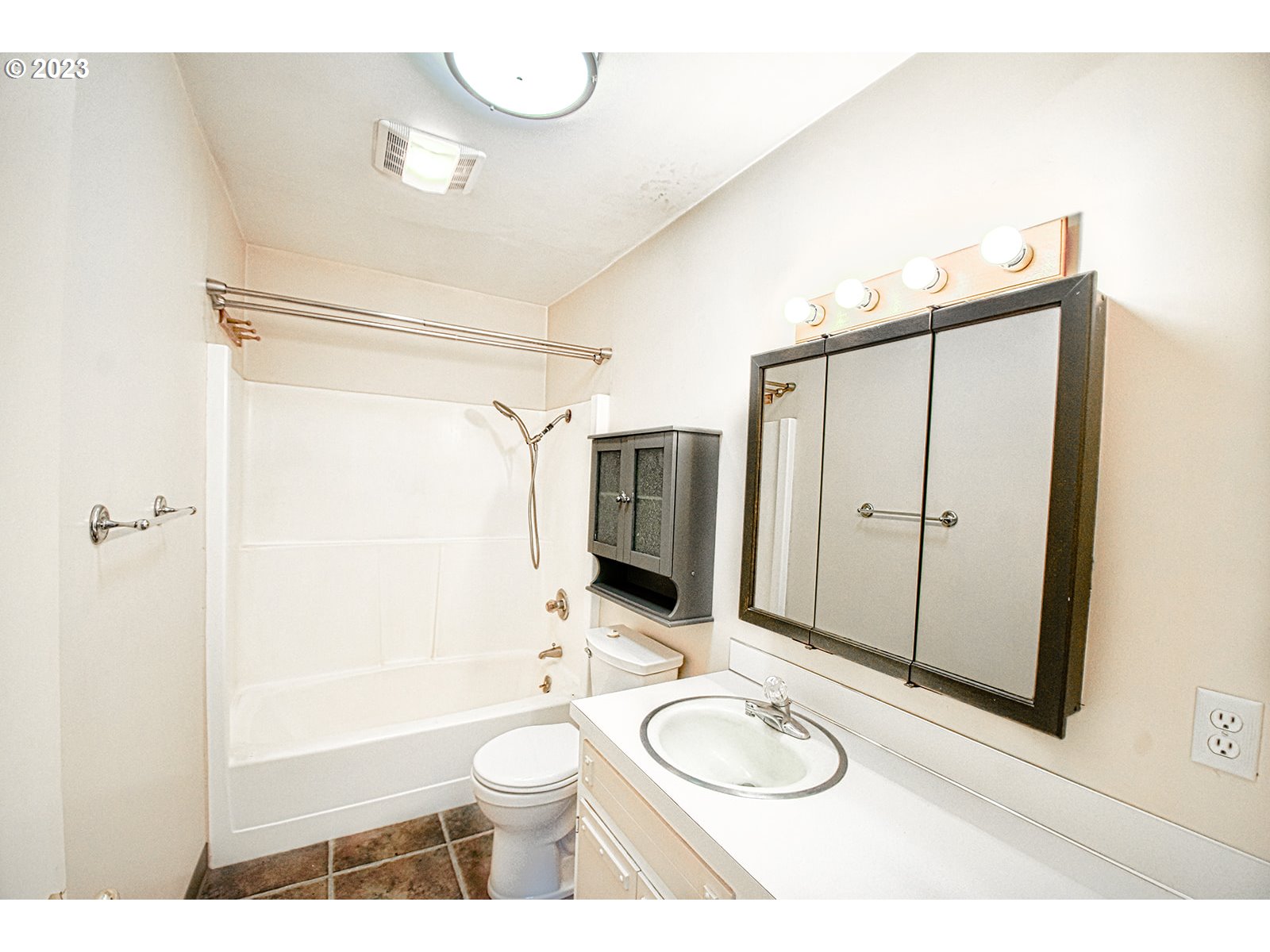 74438 Olson Road Clatskanie, OR 97016 - Photo 22 of 39 Bathroom