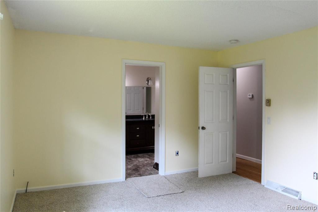 10250 County Line Road Ortonville, MI 48462 - Photo 17 of 41